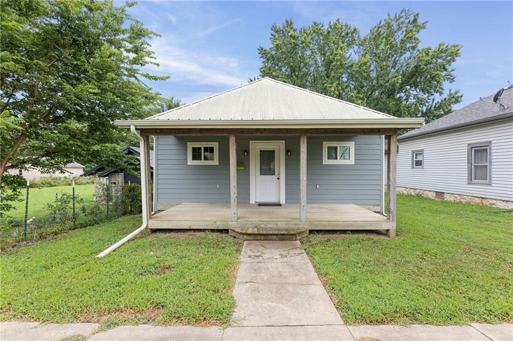 534 E 2nd Avenue, Garnett, KS 66032
