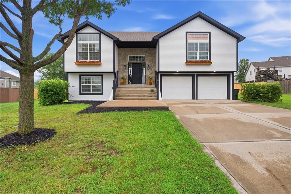 4000 Cades Cove, Leavenworth, KS 66048