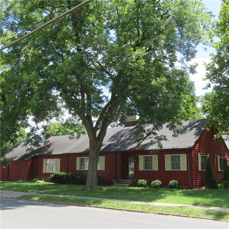 401 E BROADWAY Street, Iola, KS 66749
