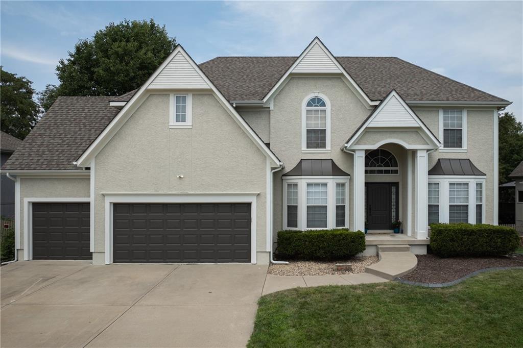 2412 SW Winterwood Court, Lee's Summit, MO 64081