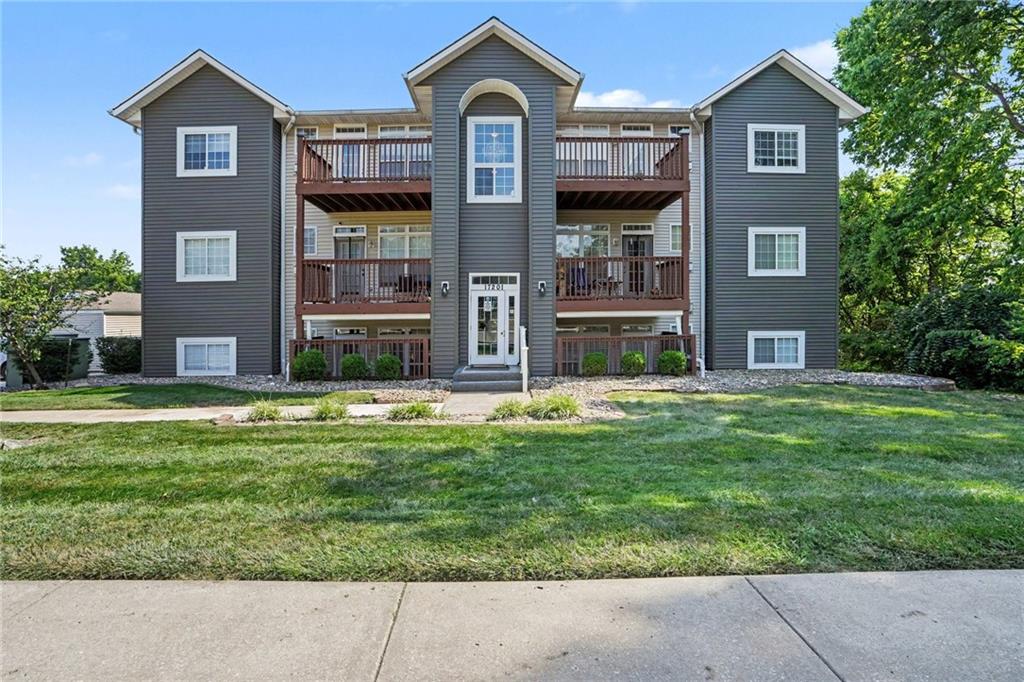 17201 E 32nd Street, Independence, MO 64055