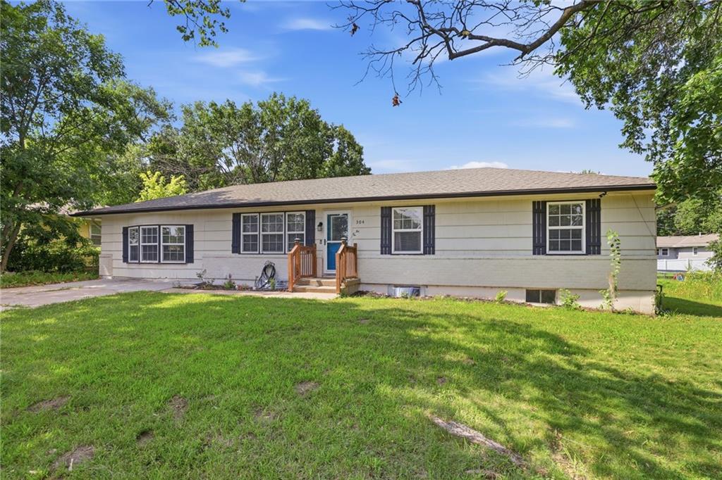 304 E South Street, Harrisonville, MO 64701