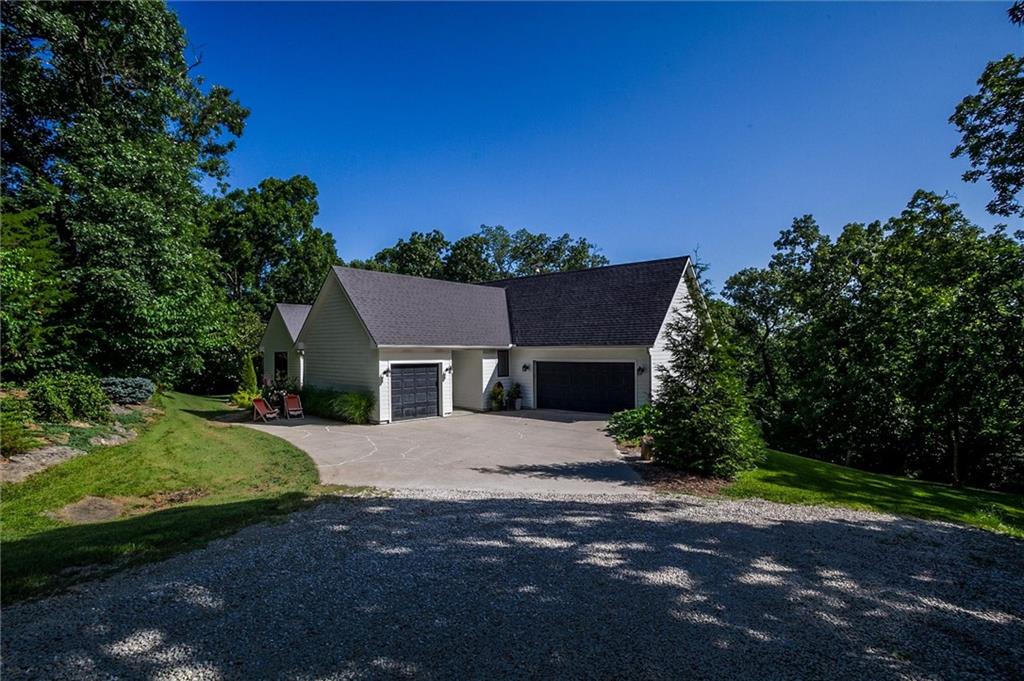17296 Chase Lane, Tonganoxie, KS 66086
