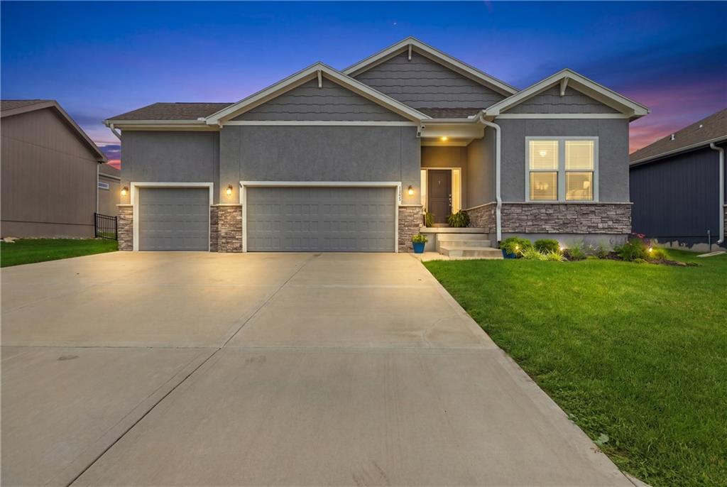 1122 SW Cheshire Drive, Lee's Summit, MO 64083