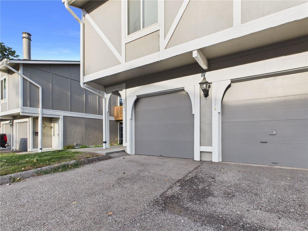 8839 CARRIAGE Drive, Lenexa, KS 66215