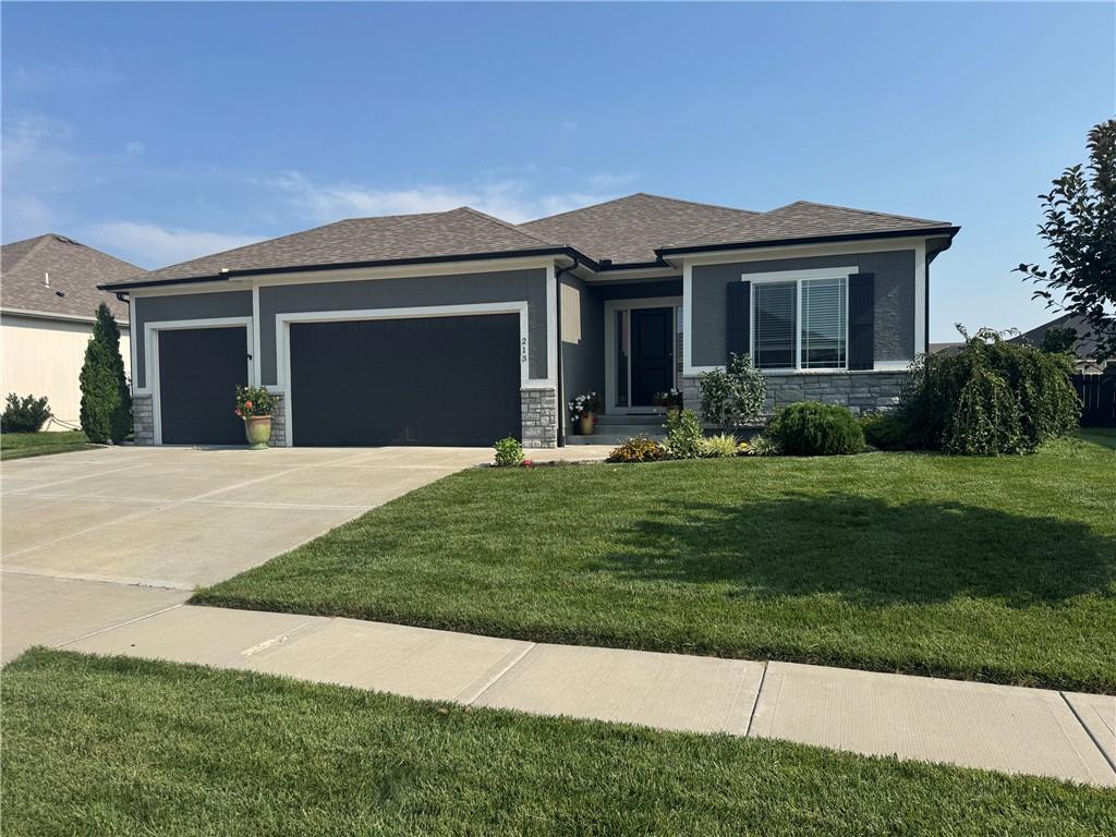 213 SW Davenport Drive, Blue Springs, MO 64014