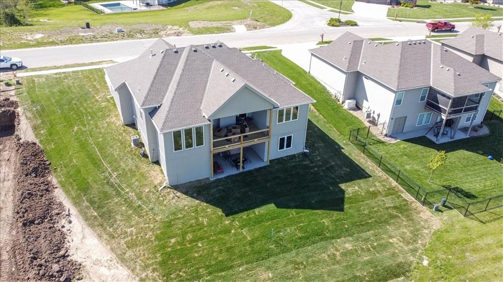 17507 Grey Hawke Ridge, Smithville, MO 64089