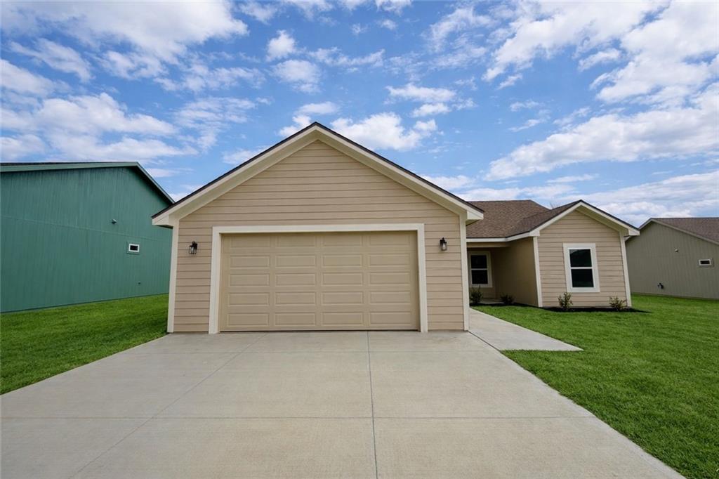1309 NE White Oaks Lane, Oak Grove, MO 64075