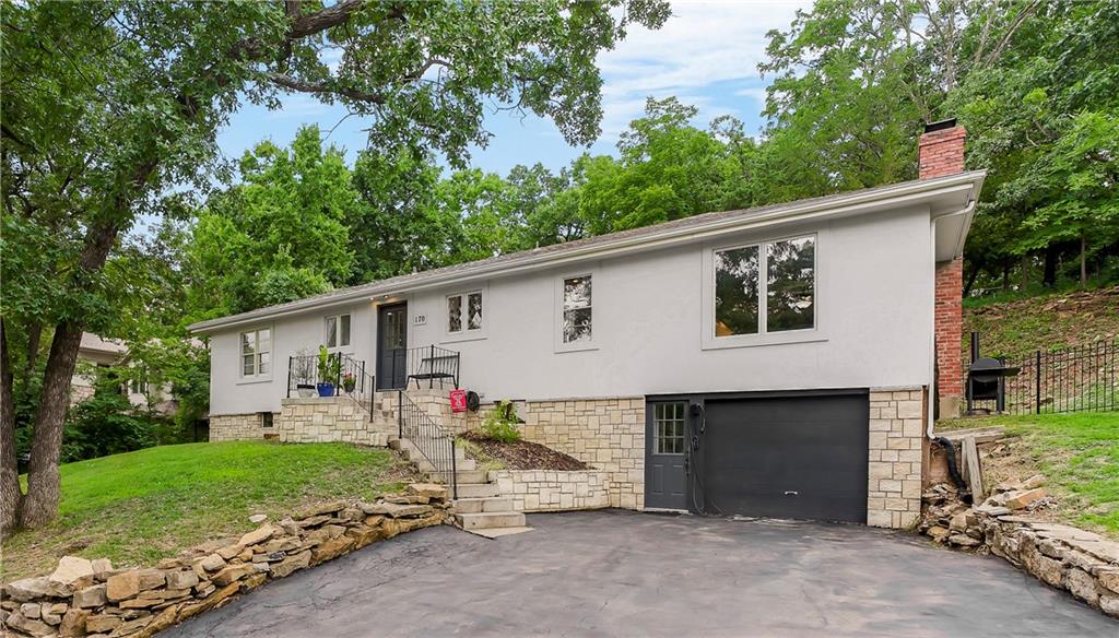170 W Terrace Trail Street, Lake Quivira, KS 66217