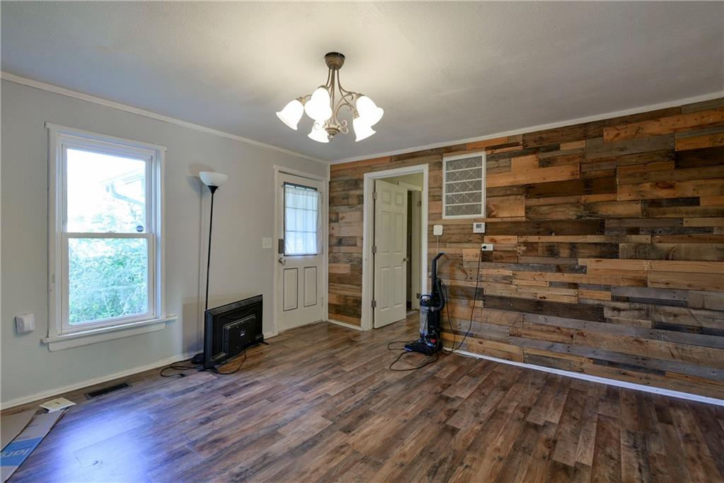 407 S Clarke Avenue, Clever, MO 65631