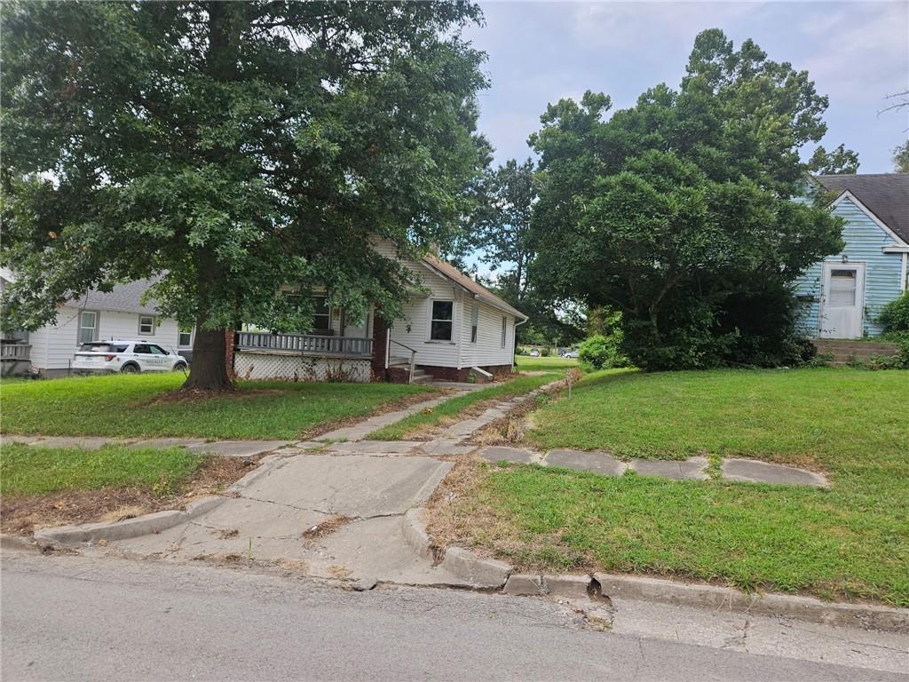 413 W 22nd Street, Higginsville, MO 64037