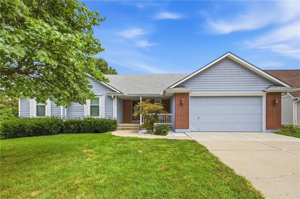 813 SW Foxtail Drive, Grain Valley, MO 64029