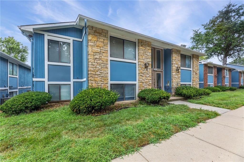 8143 Holmes Road, Kansas City, MO 64131