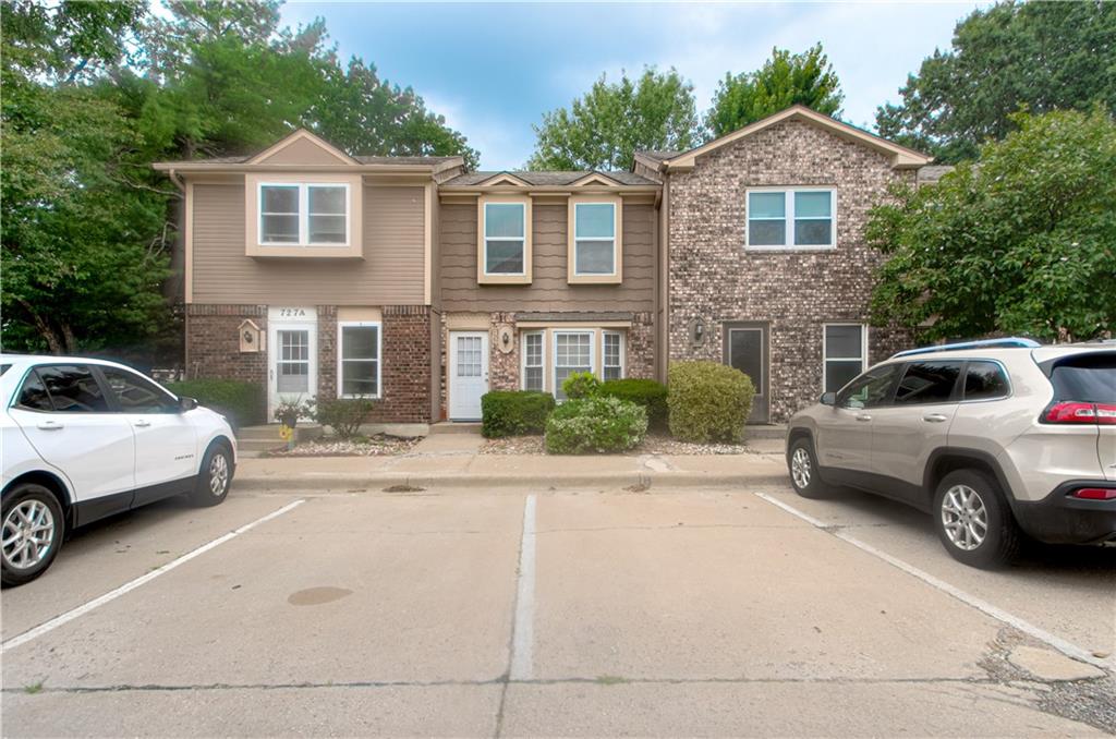 727 SW Liggett Road, Blue Springs, MO 64015