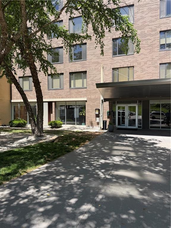 600 E 8th     Unit 8S Street, Kansas City, MO 64106
