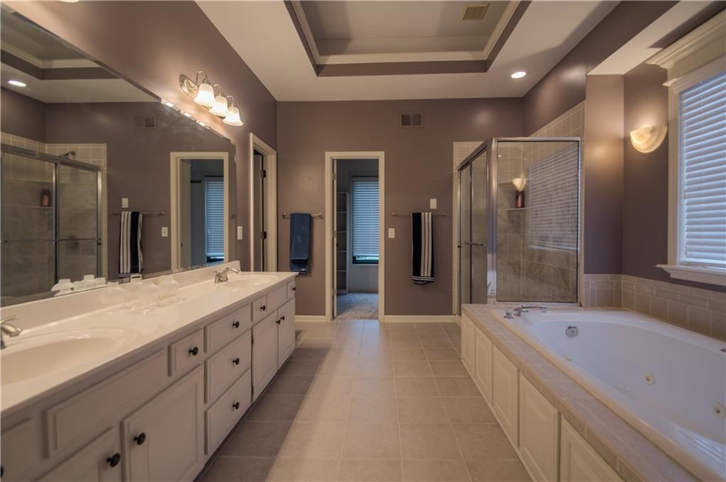14255 NW 65th Place, Parkville, MO 64152