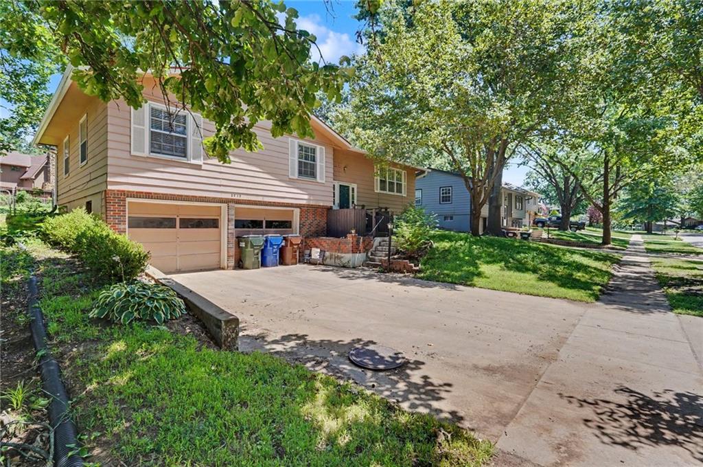 2920 Yellowstone Drive, Lawrence, KS 66047