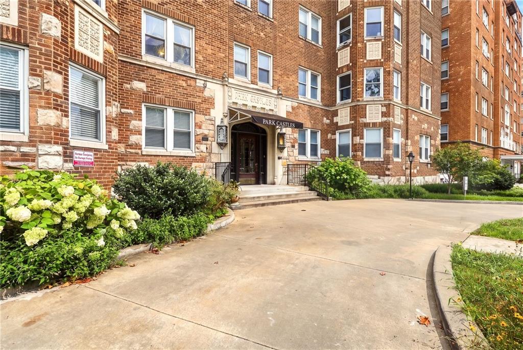 309 E Emanuel Cleaver Boulevard, Kansas City, MO 64112