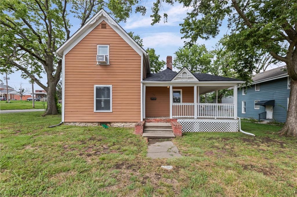 102 E Miami Street, Paola, KS 66071