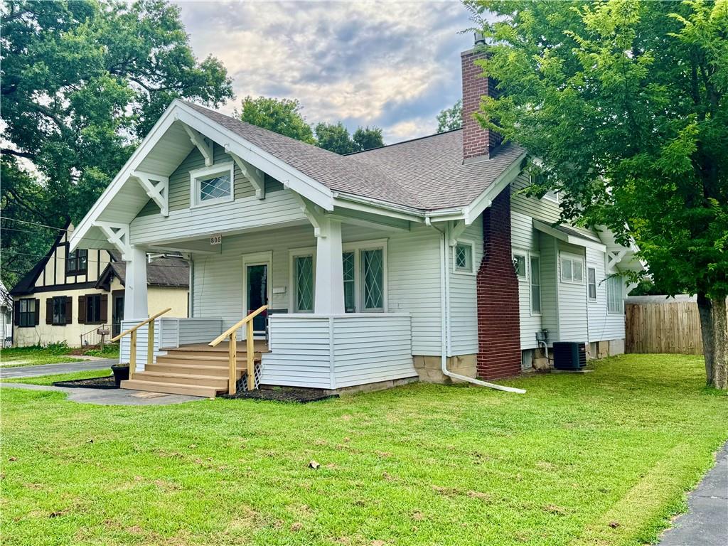 805 S 2nd Street, Clinton, MO 64735