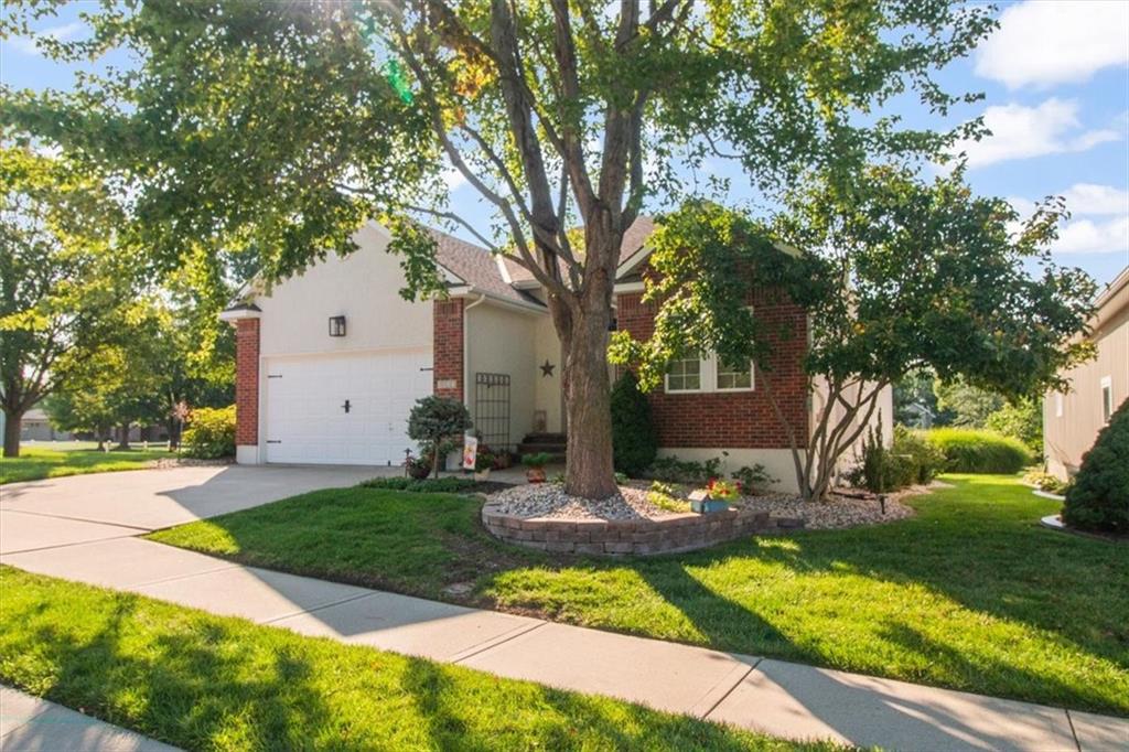 4833 SW Soldier Drive, Lee's Summit, MO 64082