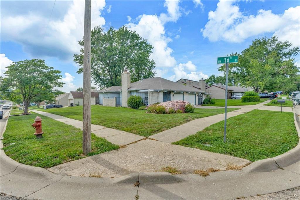 3563 SW Cambridge Avenue, Topeka, KS 66614