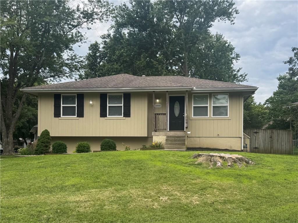 2005 SE 2nd Terrace, Lee's Summit, MO 64063