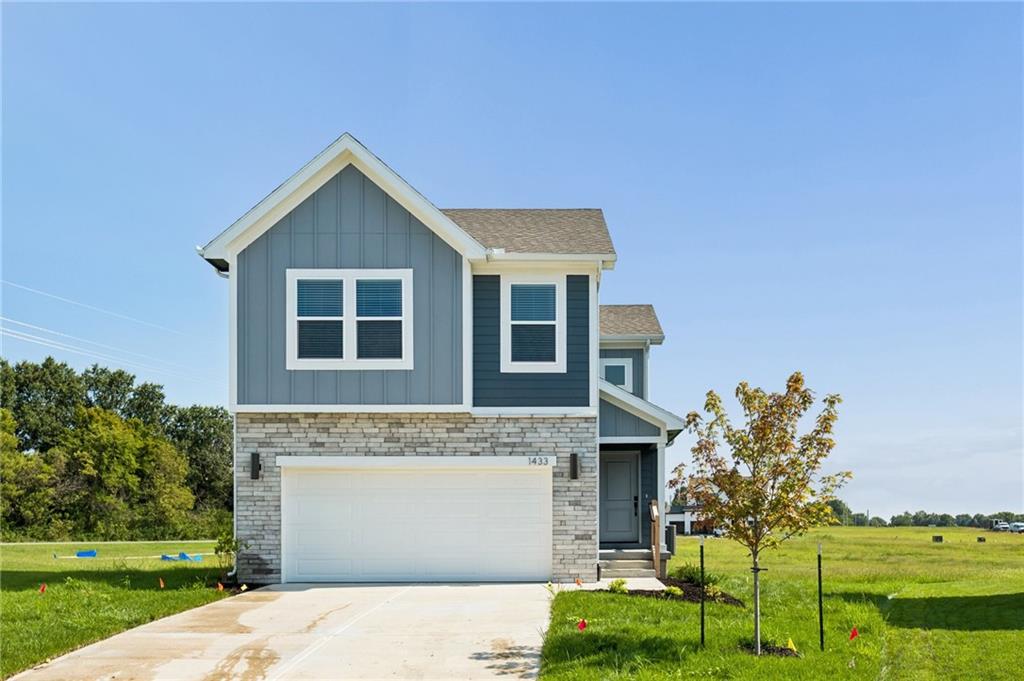 1433 SE Vantage Point Drive, Lee's Summit, MO 64081