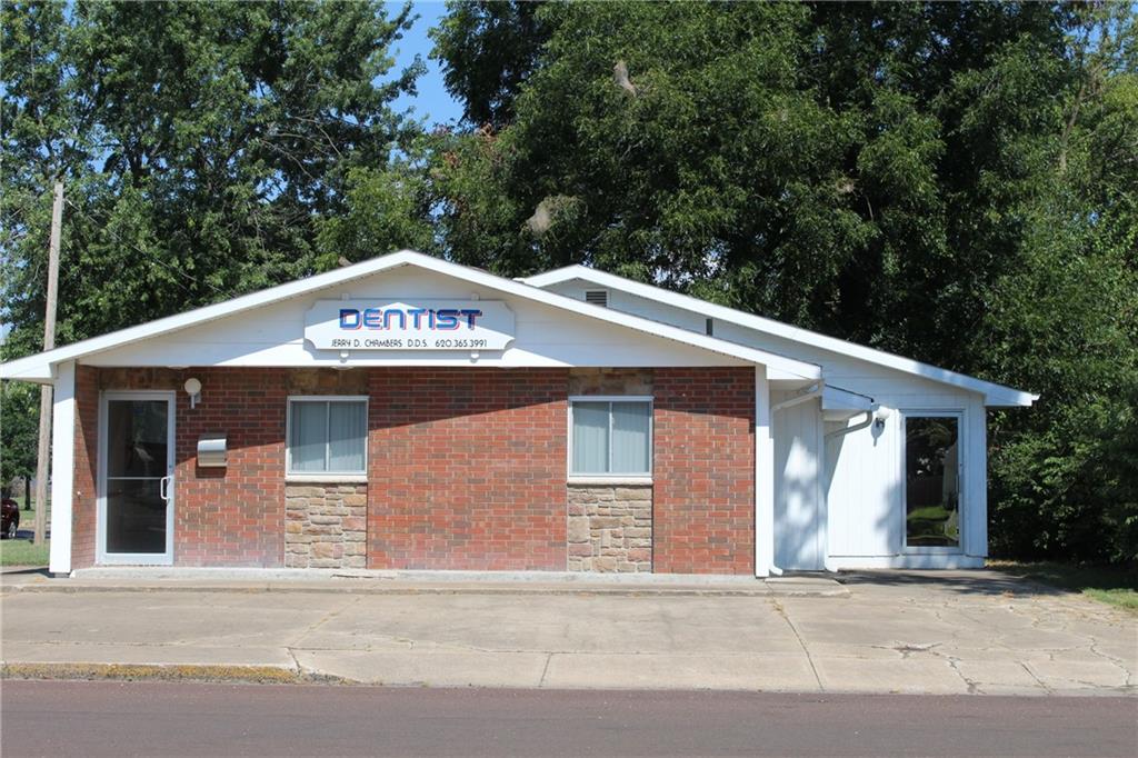 423 N Washington Avenue, Iola, KS 66749