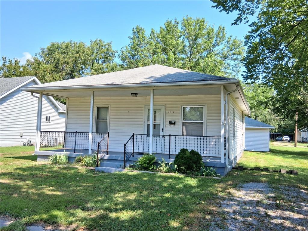 1017 E 14th Street, Pittsburg, KS 66762