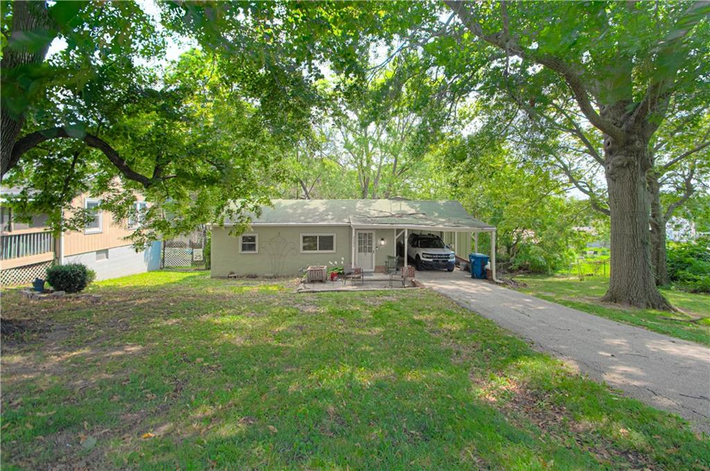 2231 N River Boulevard, Sugar Creek, MO 64050