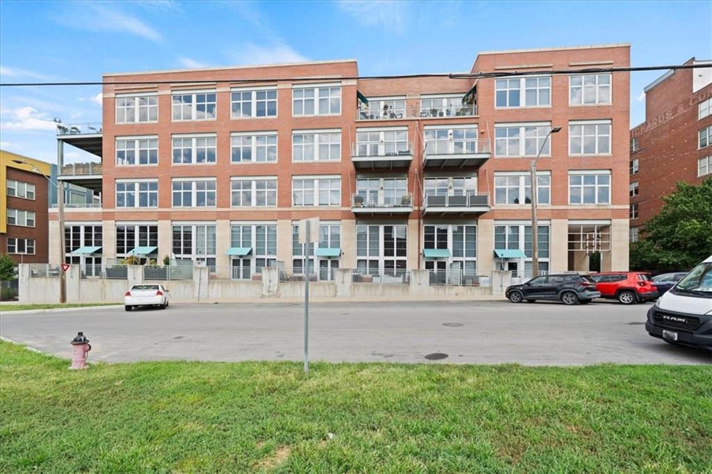 210 W 5th Street, Kansas City, MO 64105