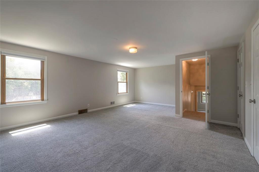10713 W 98th Street, Overland Park, KS 66214