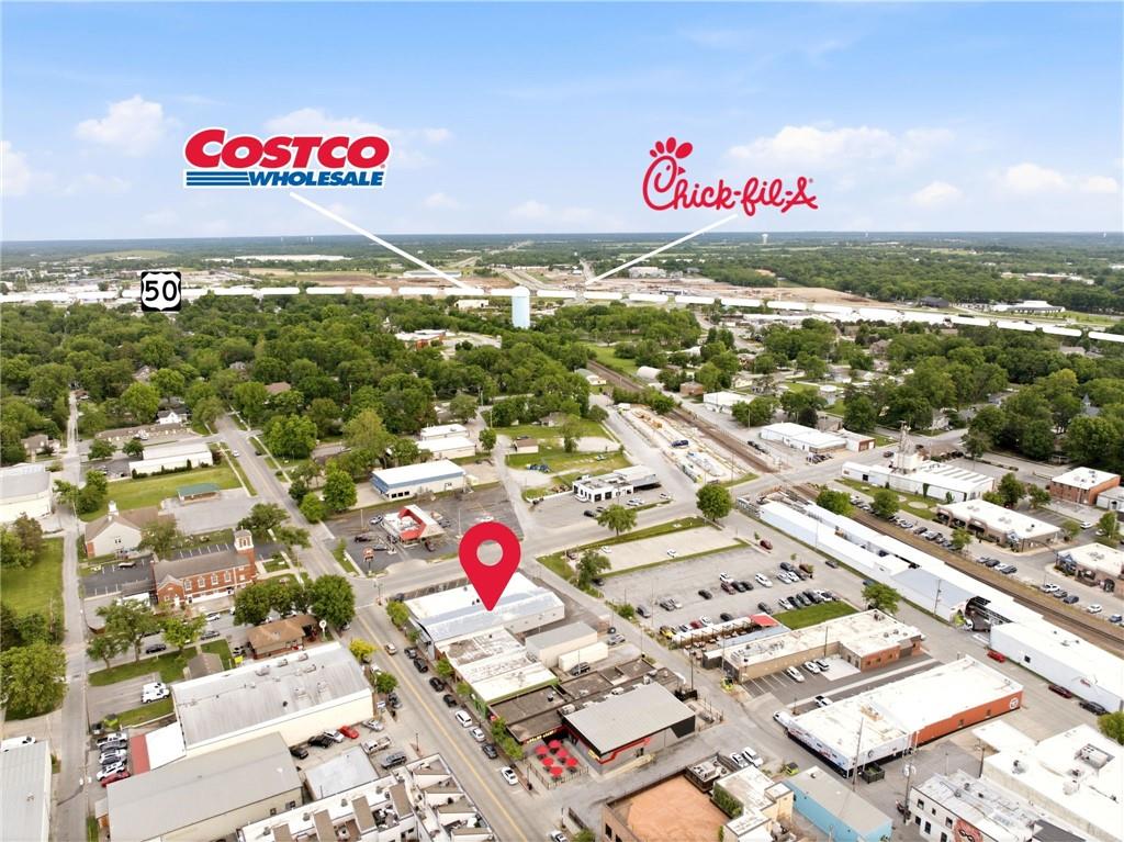330 SE Douglas Street, Lee's Summit, MO 64063