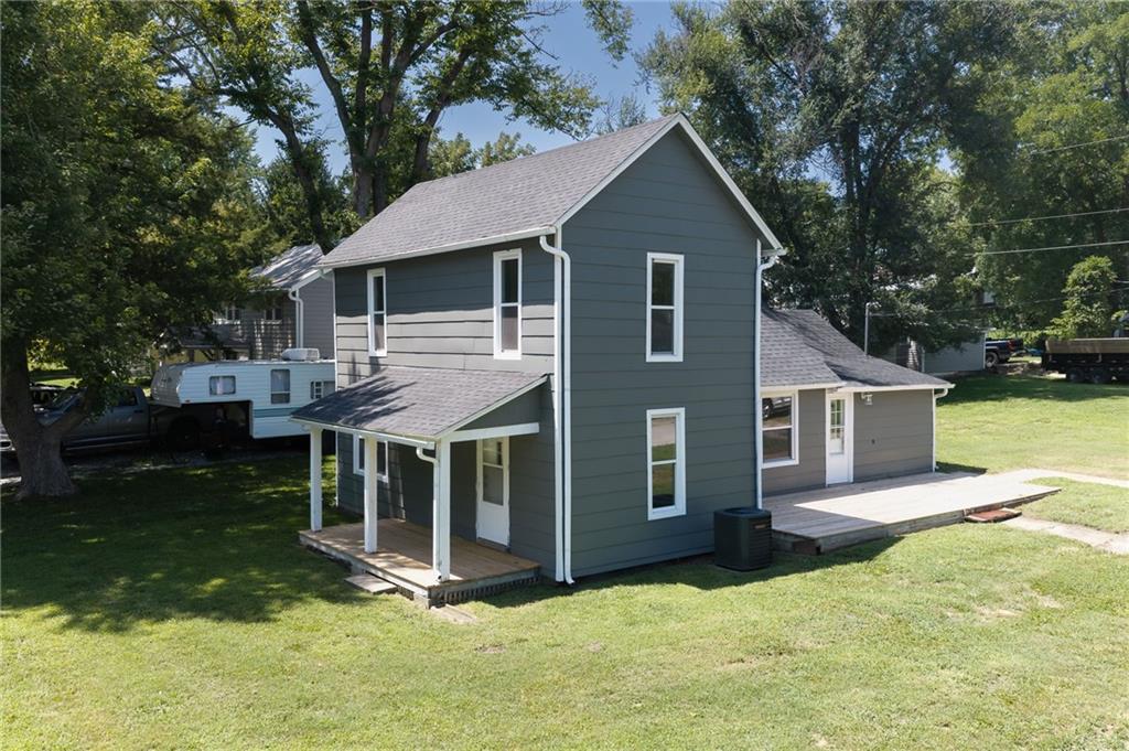 529 E 6th Street, Tonganoxie, KS 66086