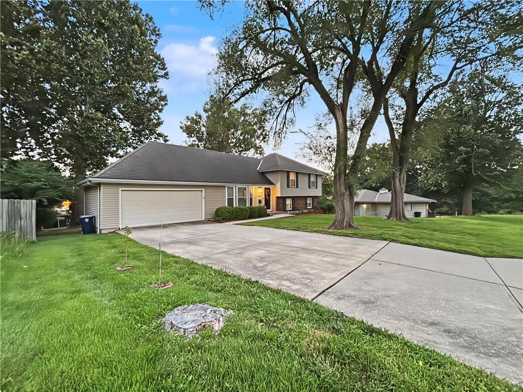 10704 Fremont Avenue, Kansas City, MO 64134