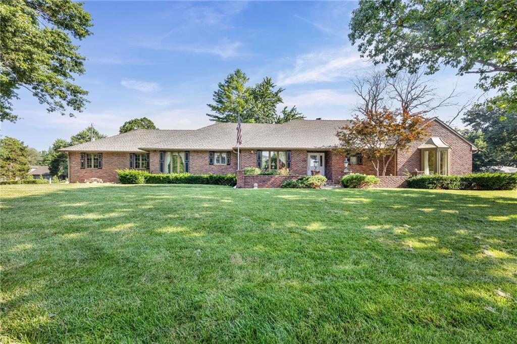 1102 Nakomis Drive, Paola, KS 66071