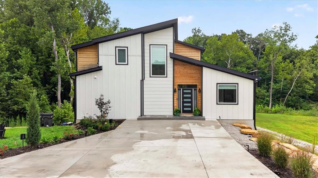 8395 NW Baker Circle, Kansas City, MO 64153