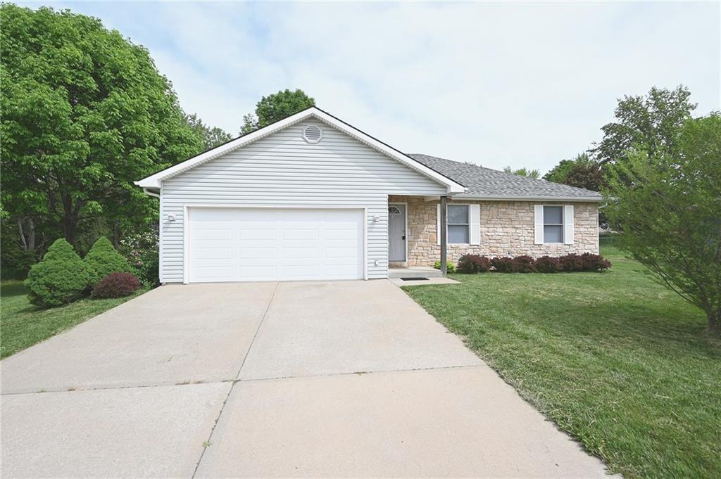14 Sandi Circle, Dearborn, MO 64439