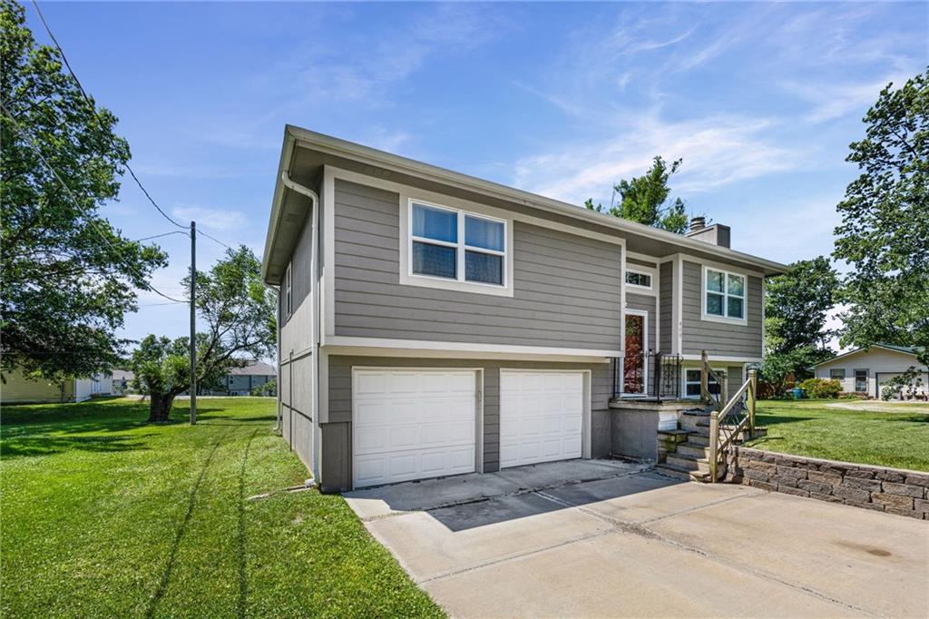 409 W South Street, Spring Hill, KS 66083