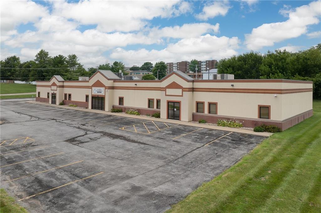 1602 N Woodbine Road, St Joseph, MO 64506