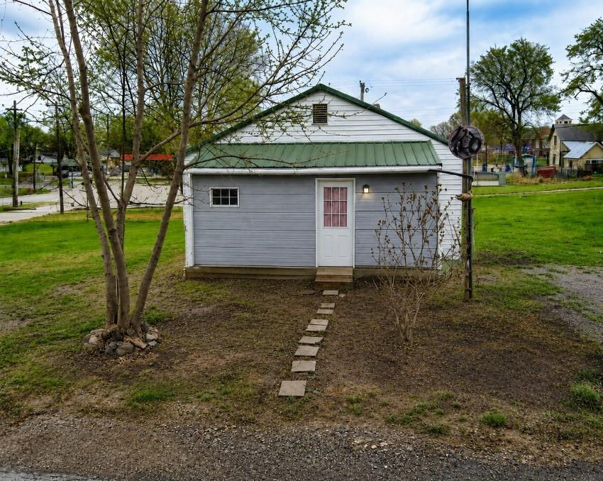 208 Prospect Street, King City, MO 64463