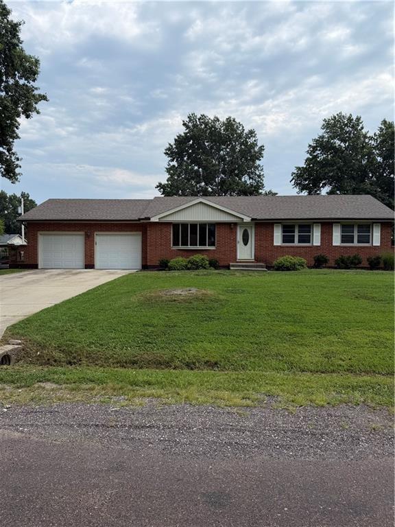 1605 S Pine Street, Holden, MO 64040