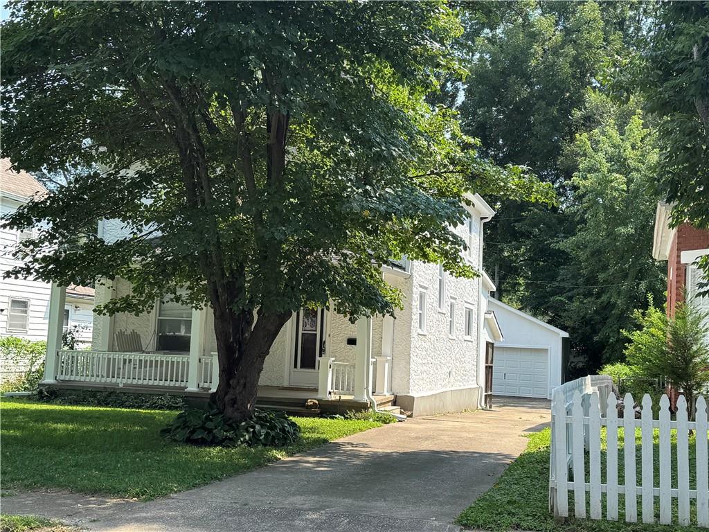 1811 South Street, Lexington, MO 64067
