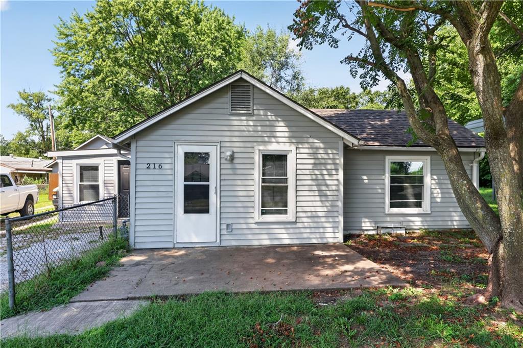 216 S Hunter Street, Independence, MO 64050