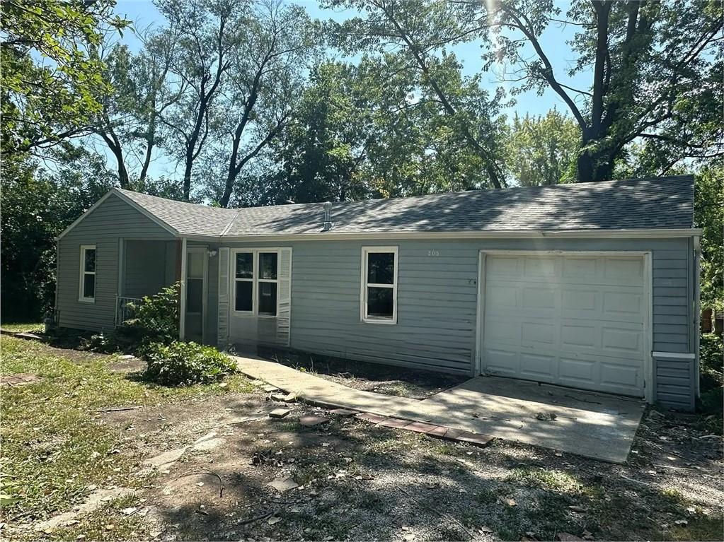 205 SE 16th Street, Lee's Summit, MO 64081