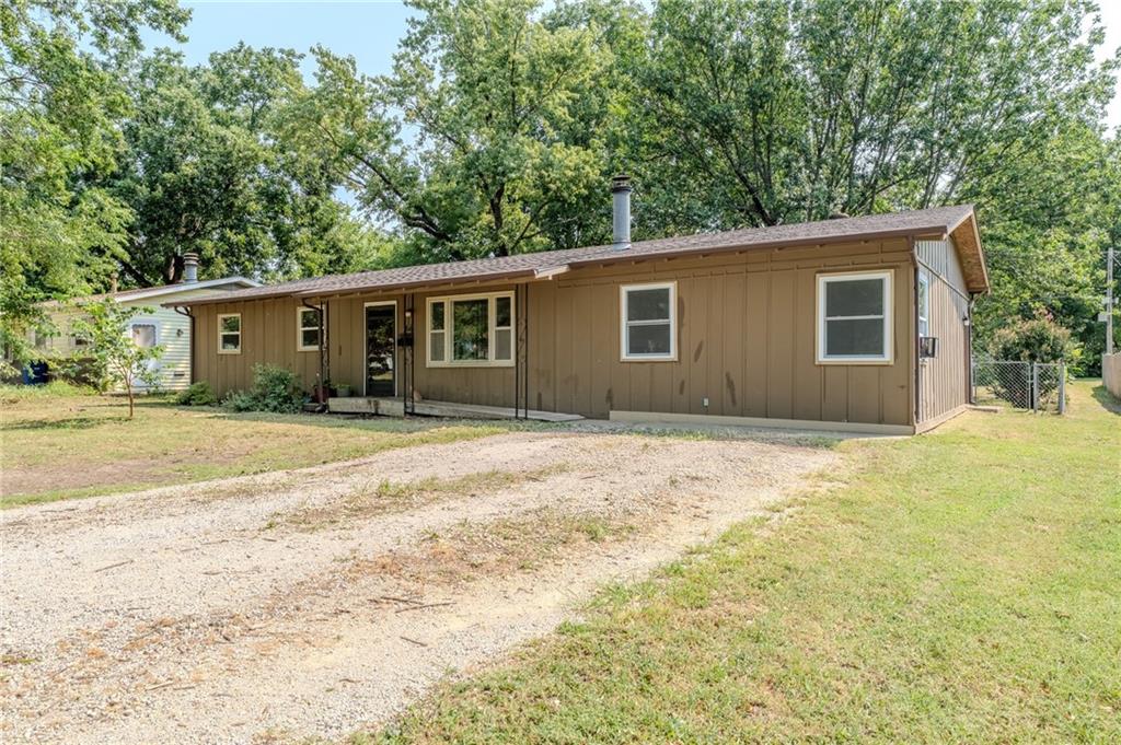 1608 S Malcolm Avenue, Chanute, KS 66720