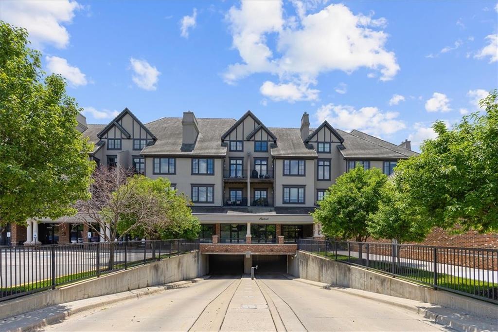 10511 Mission Road, Leawood, KS 66206