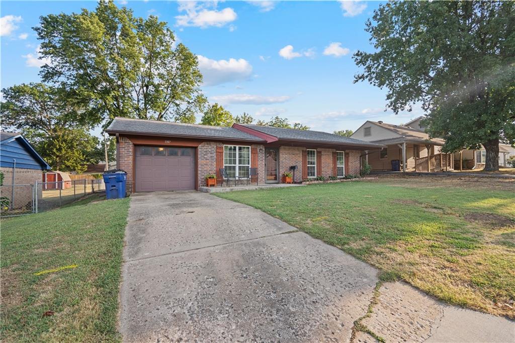 1307 W 1st Street, Coffeyville, KS 67337