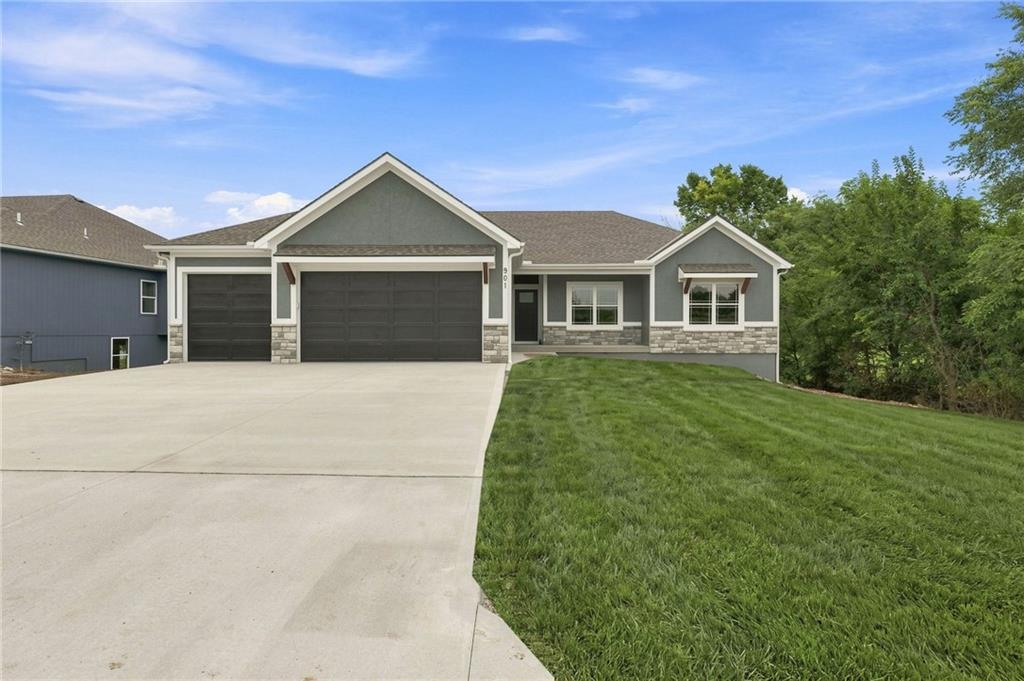 901 Captain Merriman Drive, Freeman, MO 64746